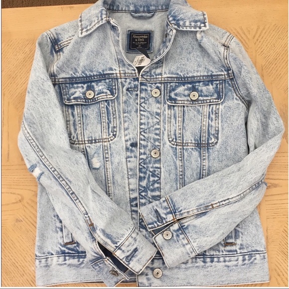 Light wash DENIM JACKET - Picture 2 of 3